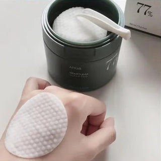 Anua Heartleaf 77 Clear Pad toner pads, with natural heartleaf extract, designed for soothing and refreshing skin.