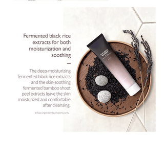 Haruharu Wonder Black Rice Moisture 5.5 Soft Cleansing Gel in a 100ml bottle, featuring black rice extract for gentle cleansing.