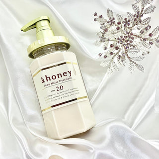 Cream jar of &HONEY Vicrea Deep Moist Treatment hair cream, 445ml, showing the product label and packaging.