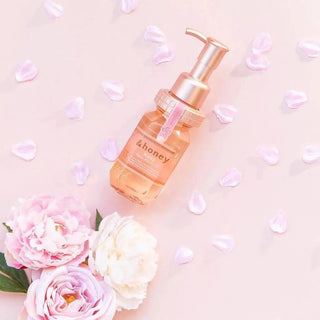 &HONEY Vicrea Melty Moist Repair Hair Oil bottle with pump dispenser, showcasing the 136g size and sleek packaging.