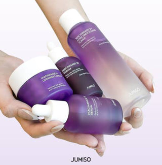 JUMISO Niacinamide 2+ Pore Smoothing Toner bottle, 205ml, with clear label and pump dispenser, designed for pore refinement.