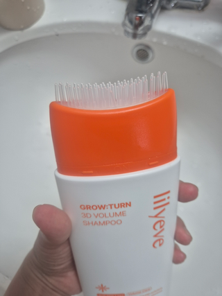 Lilyeve Grow Turn 3D Volume Shampoo 200ml bottle with label, designed to add volume and fullness to hair.