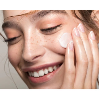 MISSHA Glow Skin Balm in 50mL jar, hydrating skin balm with a glossy finish, designed to enhance skin radiance and smoothness.