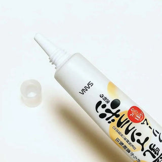 SANA Smooth Honpo wrinkle eye cream in 20g jar, showing the creamy texture and packaging for reducing eye wrinkles.